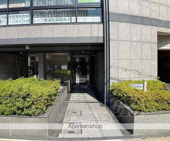 ア-バネックス御所南の玄関写真