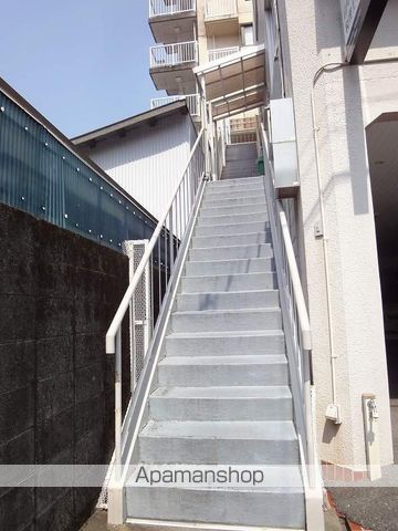 花岡ビルの玄関写真