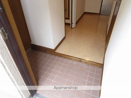 エクシード山城[3SDK/68.5m2]の玄関