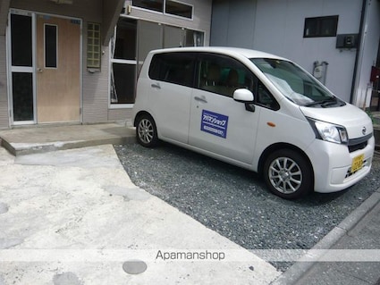 関川貸家[5K/76.03m2]の駐車場