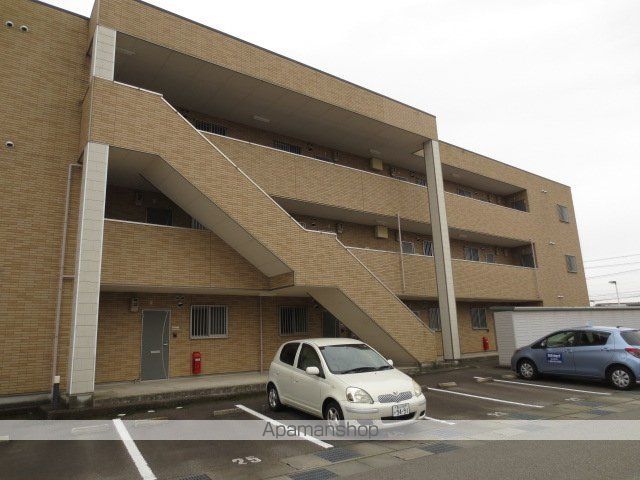 ラフォーレ1号館の外観写真