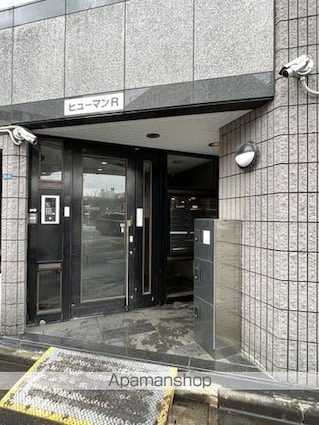 東京都新宿区大久保２丁目[1K/25.75m2]のエントランス2