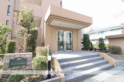 東京都羽村市緑ヶ丘５丁目[2LDK/56.57m2]のエントランス