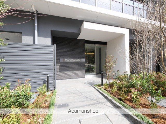 コンフォリア新大阪宮原Qの玄関写真
