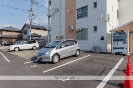 グランフォーレ三条[1LDK/44.55m2]の駐車場