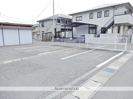 ハイツ山崎[1K/19m2]の駐車場