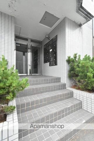 パルコート南郷の玄関写真