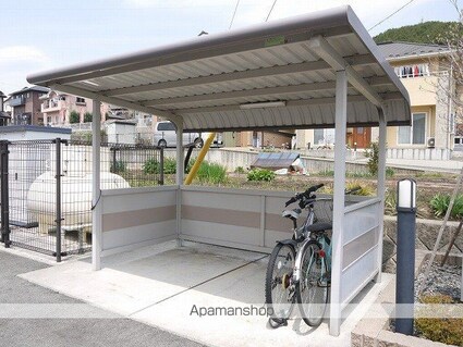 メルベーユＫ　Ｄ[1R/33.15m2]の駐車場2