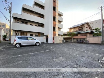 ドルフィン藤塚[2DK/48.6m2]の駐車場