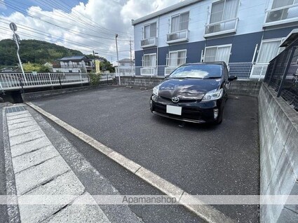 レオパレスＥＵＲＯ　ＳＴＡＲ[1K/22.35m2]の駐車場2