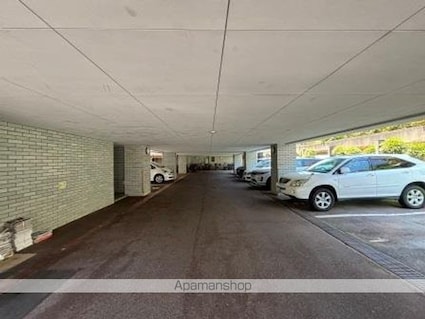 西大畑エルヴェ[3LDK/72.75m2]の駐車場2