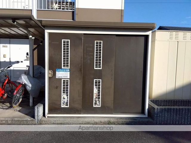 レオパレス川添の玄関写真