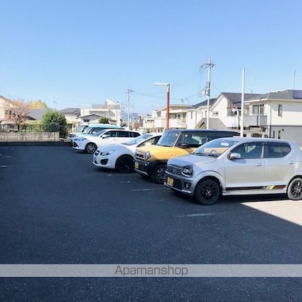ジュネス山元[1DK/30.23m2]の駐車場2