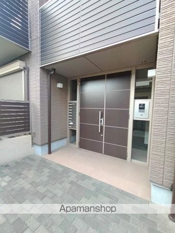 シャーメゾン彩III号館の玄関写真