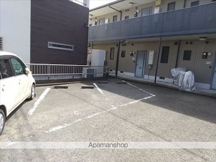 和歌山県和歌山市布引[1LDK/44.8m2]の駐車場1