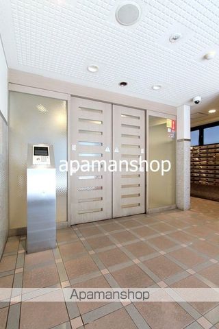 ESLEAD本町の玄関写真