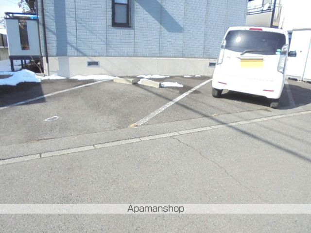 長野県長野市大字北堀[1K/26.71m2]の駐車場1