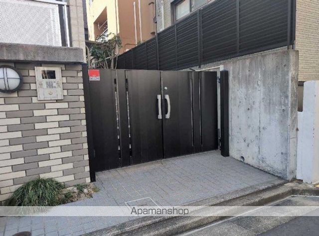 レオパレスANTHIROの玄関写真