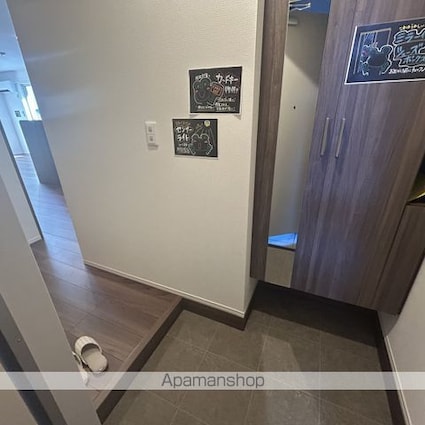 Ｌｙｓ　Ｇｒａｃｉｅｕｘ（リス　グラシュー）[2LDK/58.53m2]の玄関