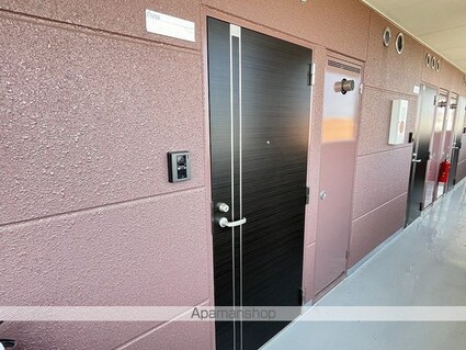 愛媛県四国中央市中曽根町[1K/30.87m2]のエントランス1