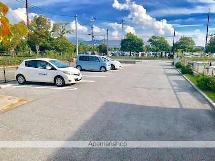 滋賀県長浜市田村町[1R/28.24m2]の駐車場