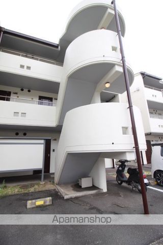 マンションLEE II棟の玄関写真