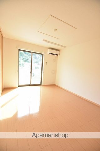 EAST SIDE IIの内装写真