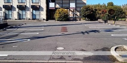 レオパレスＳＥＡＳＩＤＥ鬼崎[1K/23.18m2]の駐車場