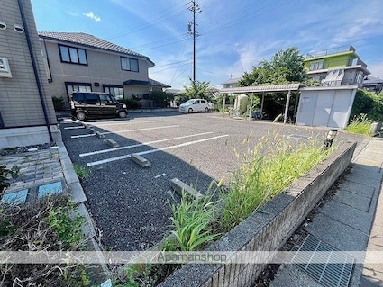 レオパレスヴィレッジ[2DK/49.68m2]の駐車場