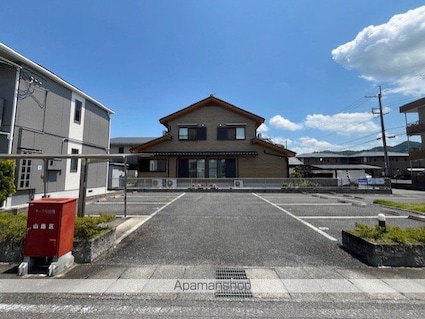 メゾンドフロール[1K/30.4m2]の駐車場1