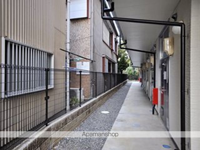 レオパレスカメリアIIIの玄関写真