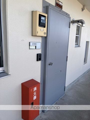 カツミマンションの玄関写真