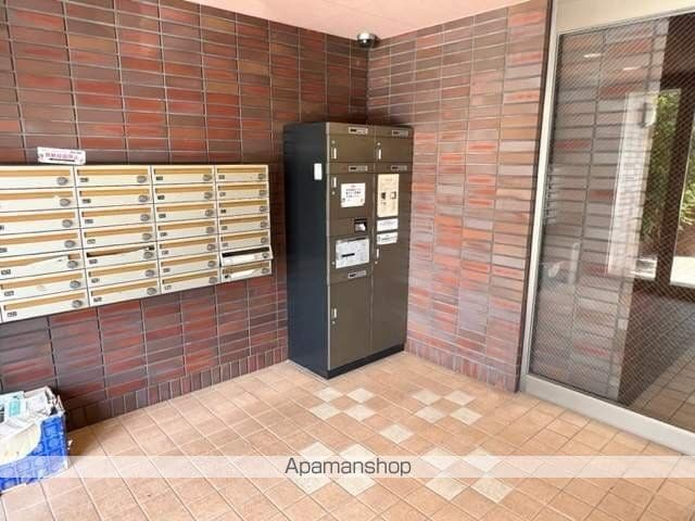 ミラージュ大津京の玄関写真