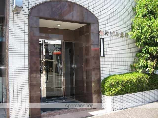 丸仲ビルの玄関写真