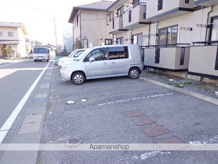 長野県松本市征矢野２丁目[1K/26.4m2]の駐車場