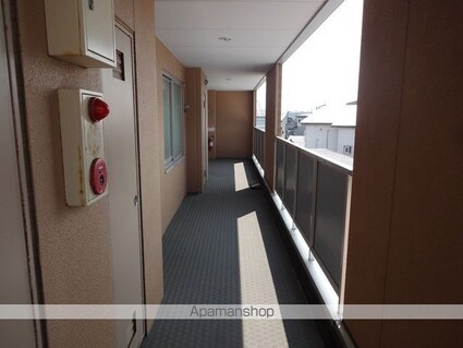 エバーグリーン桜川[2LDK/57.42m2]の共用部2