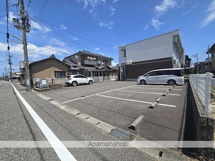 レオパレステイラウンジ[1K/19.87m2]の駐車場1