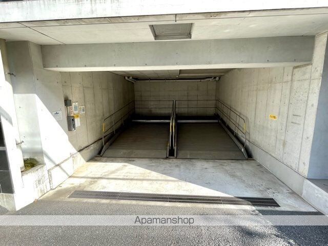 レジディア三軒茶屋Ⅱ[2LDK/67.8m2]の駐車場