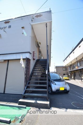 南6条ハイツB棟の玄関写真