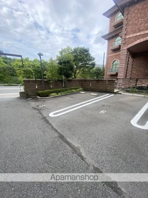 和歌山県和歌山市岡山丁[2LDK/57.55m2]の駐車場1