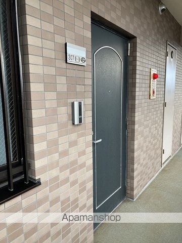 リファーレ新和の玄関写真
