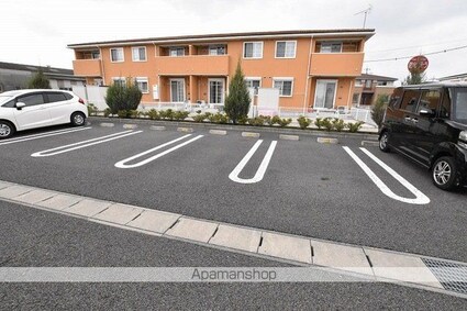 ラフィネ　サンク[2LDK/53.81m2]の駐車場
