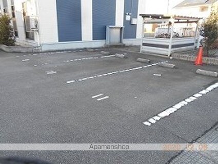 レオネクストプルーニャ[1LDK/46.94m2]の駐車場