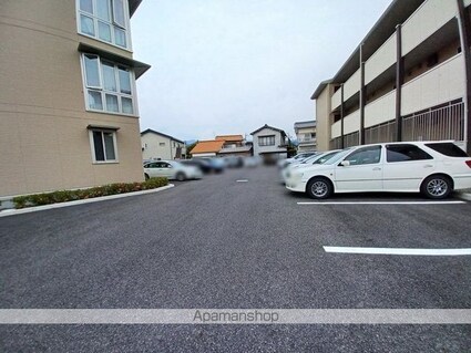 クレール渚　Ｓ[1LDK/33.39m2]の駐車場1