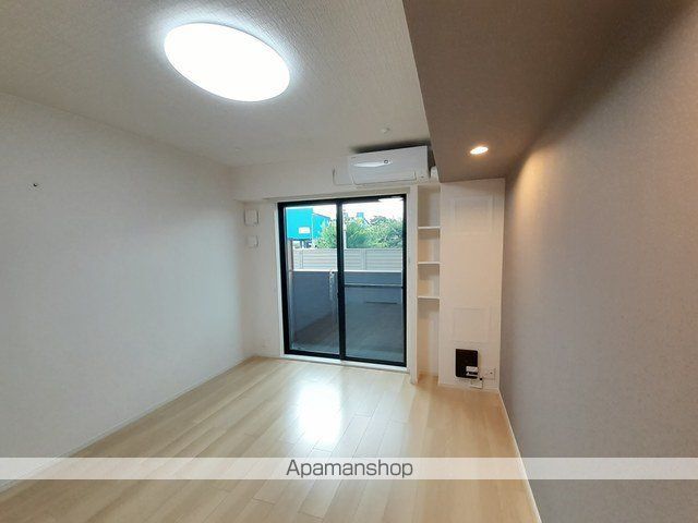 シャルモン 深野 Eastの内装写真