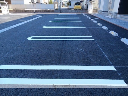 グラースＳＡＭ　Ⅲ[1LDK/44.17m2]の駐車場