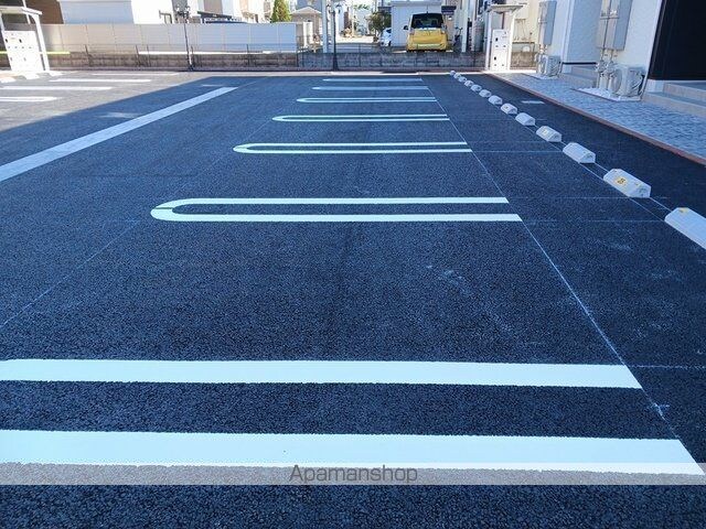 グラースＳＡＭ　Ⅲ[1LDK/44.17m2]の駐車場