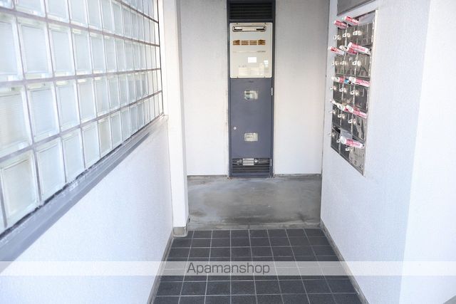ロイヤルヒルズ台原IIIの玄関写真