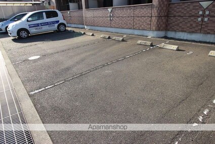 ブリエ[1K/31.02m2]の駐車場1