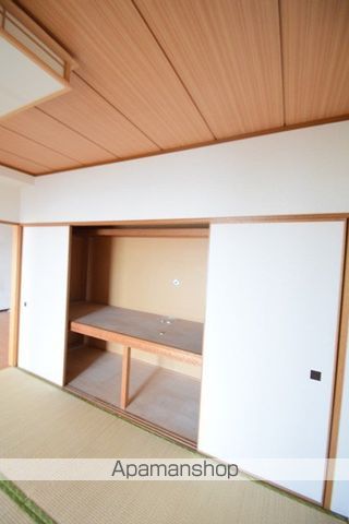 コスモロイヤル東苗穂A棟の玄関写真